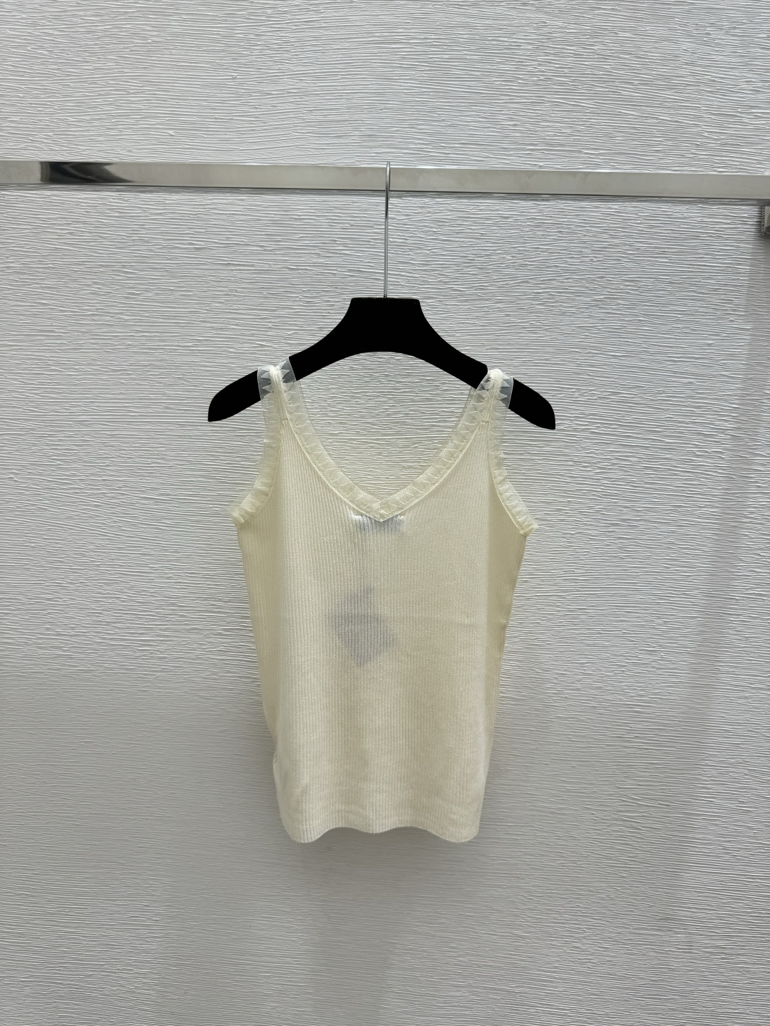 🆕M家🆕 早春新款 纯色简约针织背心颜色：白色 黑色尺码：36.38.40