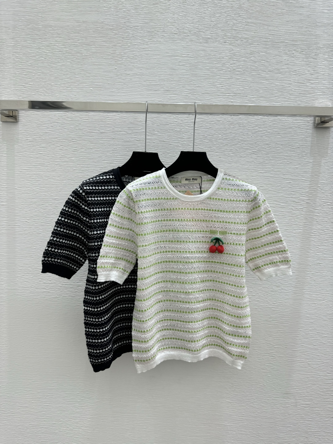 NO:758887,M's early spring new model, contrast striped hollow round neck knitted short sleeves, color white, black, size 36.38.40,, T-shirt,19860909M家 早春新款 撞色条纹镂空圆领针织短袖 颜色白色 黑色 尺码36.38.40,,T-shirt,,Women's clothing