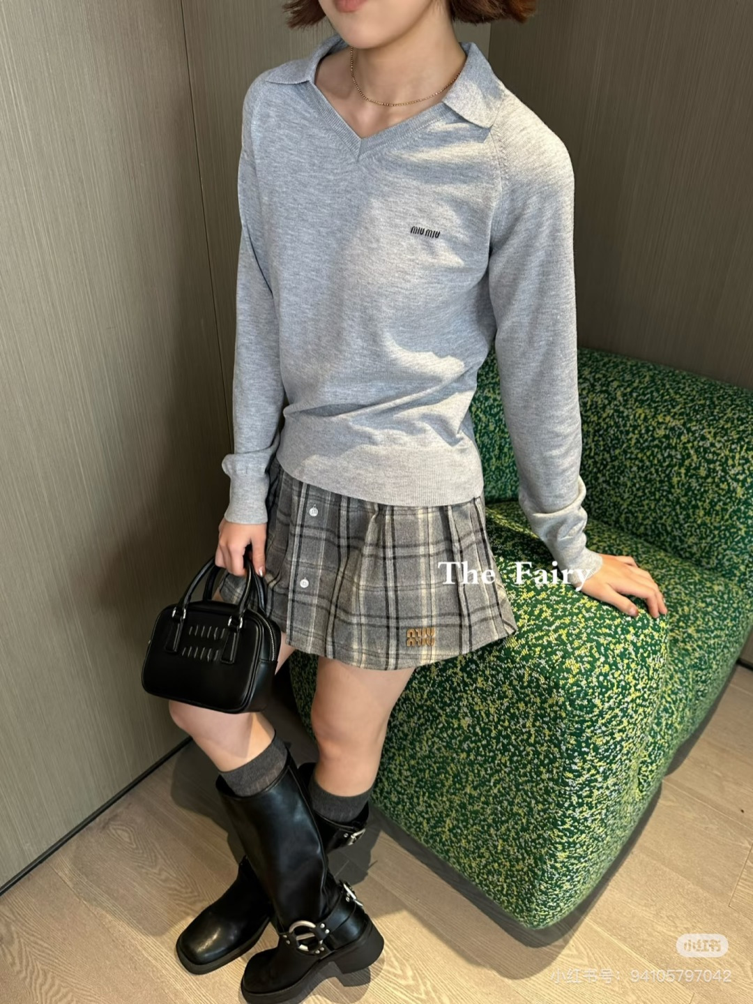 🆕M家🆕 早春新款 纯色简约翻V领针织长袖颜色：灰色 宝蓝尺码：36.38.40
