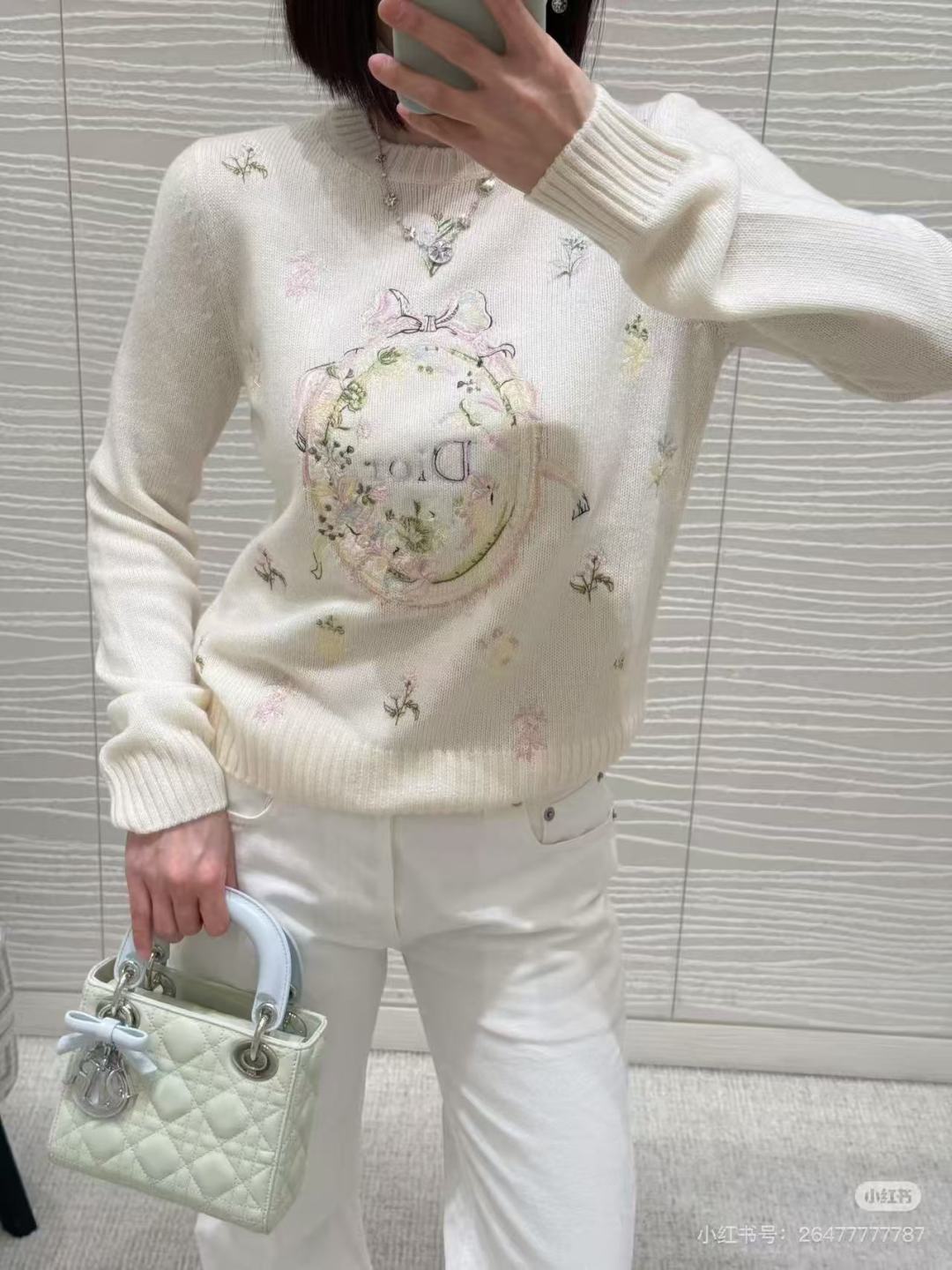 🆕D家🆕 早春新款 撞色花卉刺绣圆领针织长袖颜色：白色 黑色尺码：36.38.40