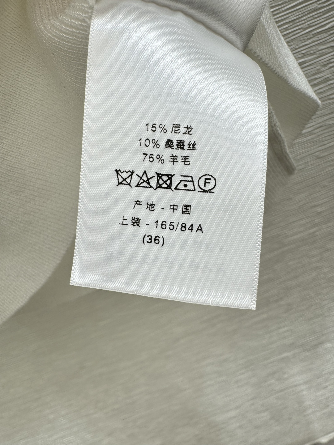 🆕D家🆕 早春新款 撞色五角星字母钉珠圆领针织背心颜色：白色 黑色尺码：36.38.40