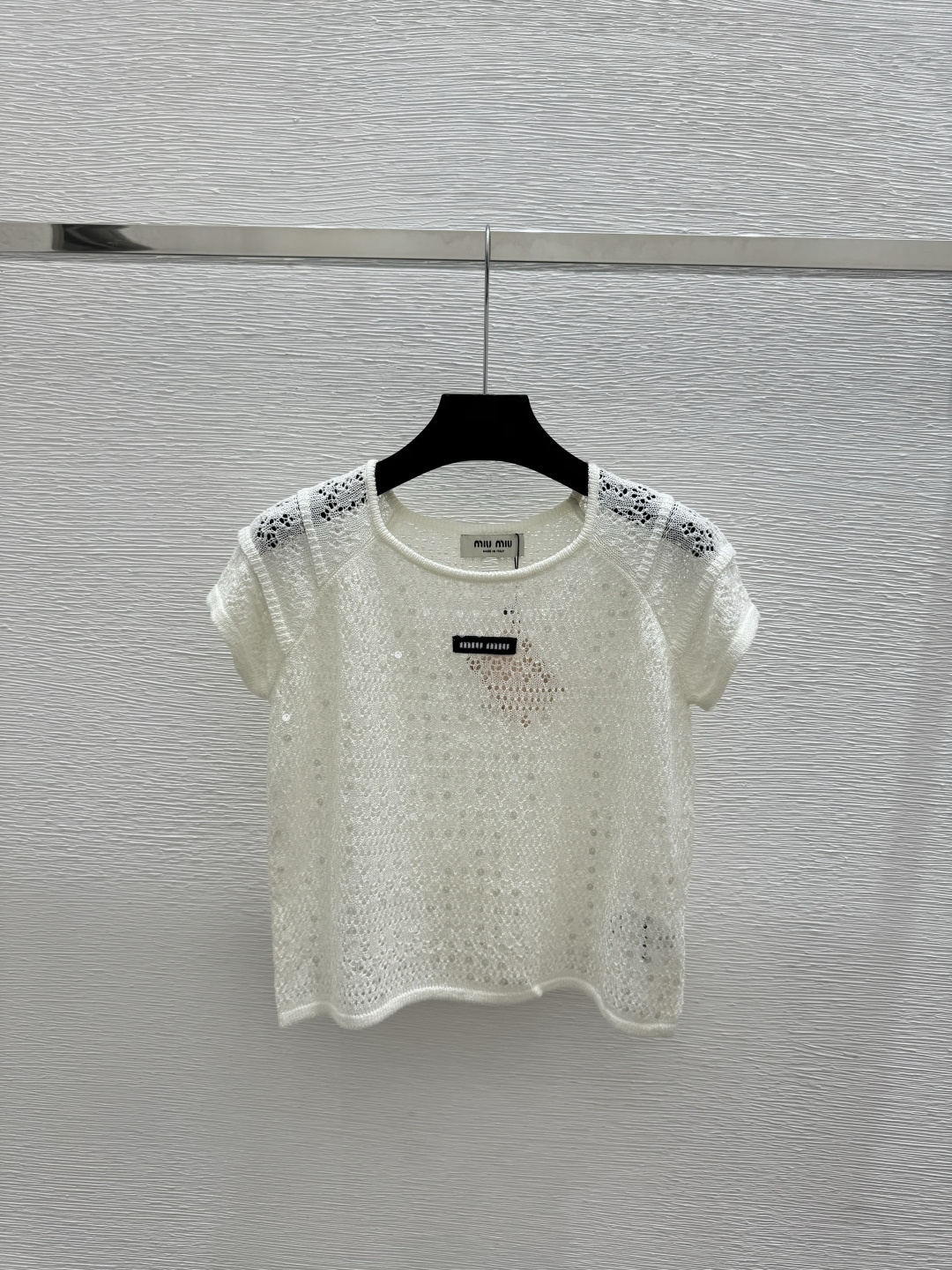 🆕M家🆕 早春新款 纯色珠片镂空圆领针织短袖颜色：白色 蓝色尺码：36.38.40