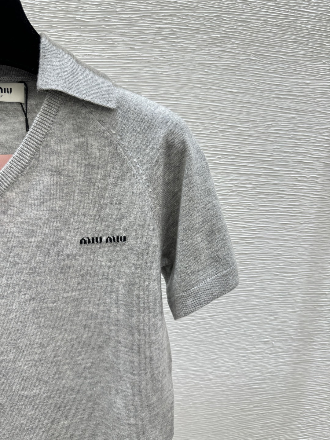 🆕M家🆕 早春新款 纯色翻V领针织短袖颜色：灰色 宝蓝尺码：36.38.40