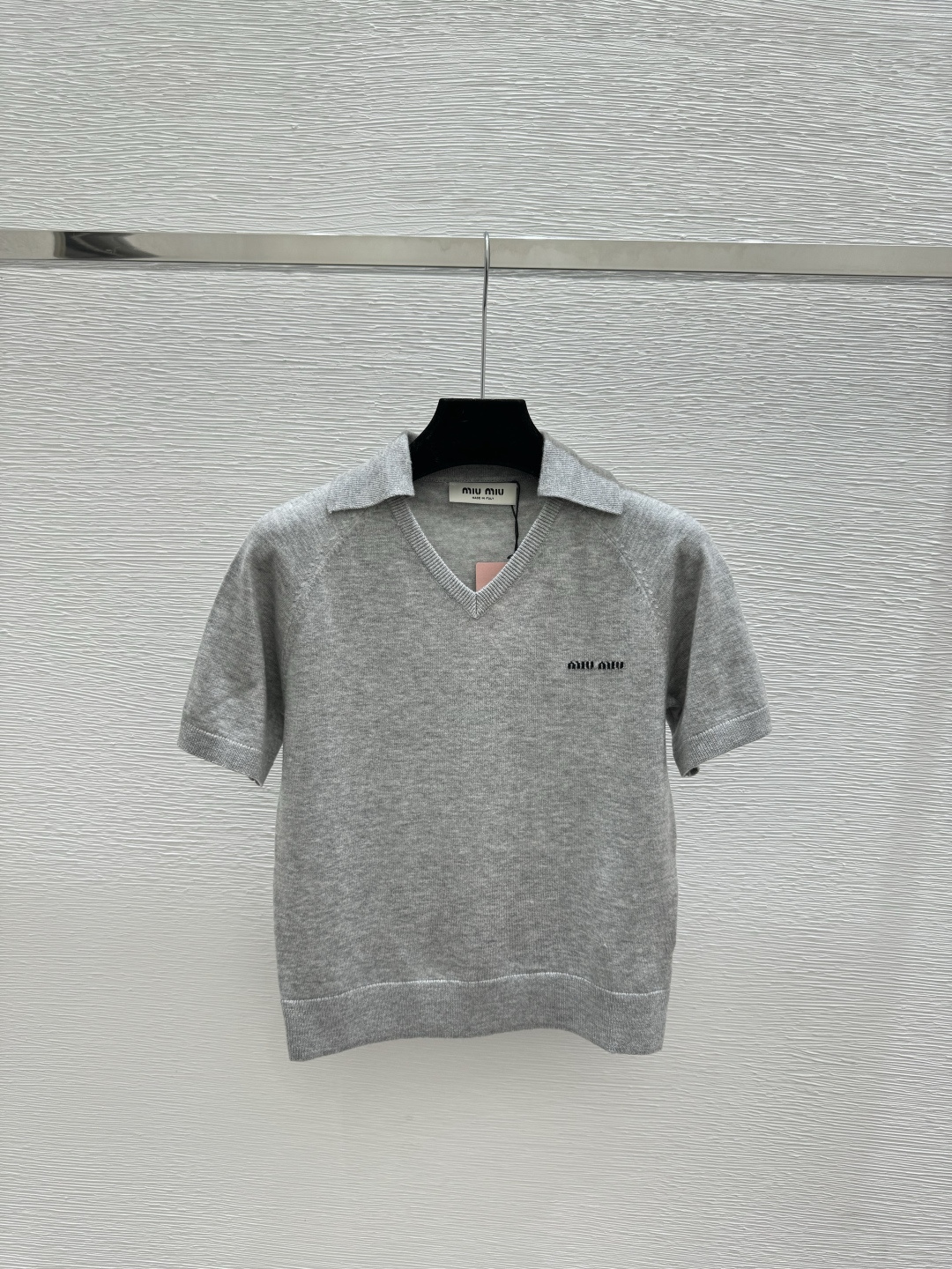 🆕M家🆕 早春新款 纯色翻V领针织短袖颜色：灰色 宝蓝尺码：36.38.40