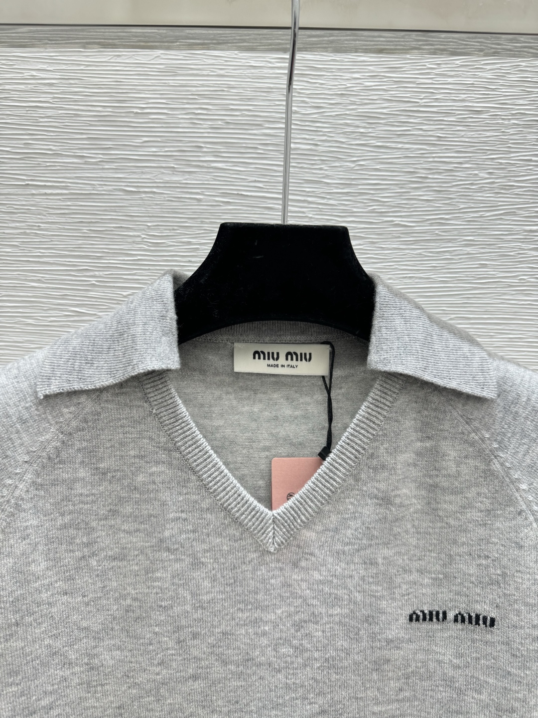 🆕M家🆕 早春新款 纯色翻V领针织短袖颜色：灰色 宝蓝尺码：36.38.40