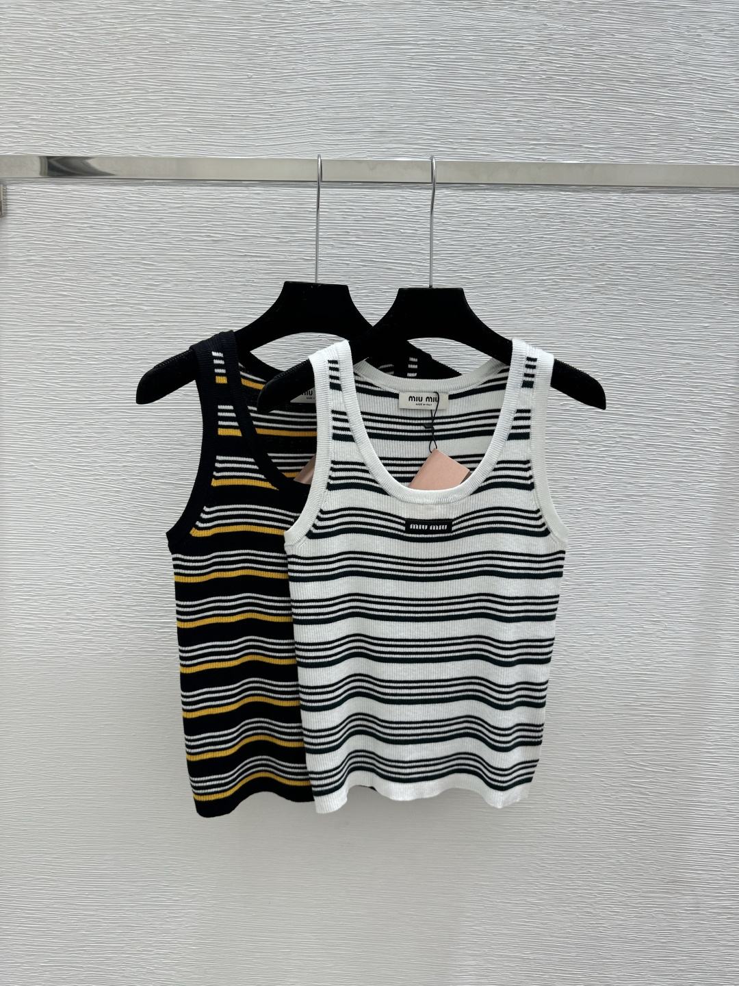 NO:761754,M family early spring new style contrast striped round neck knitted vest color white black size 36.38.40,,19860909M家 早春新款 撞色条纹圆领针织背心 颜色白色 黑色 尺码36.38.40,,,Women's clothing