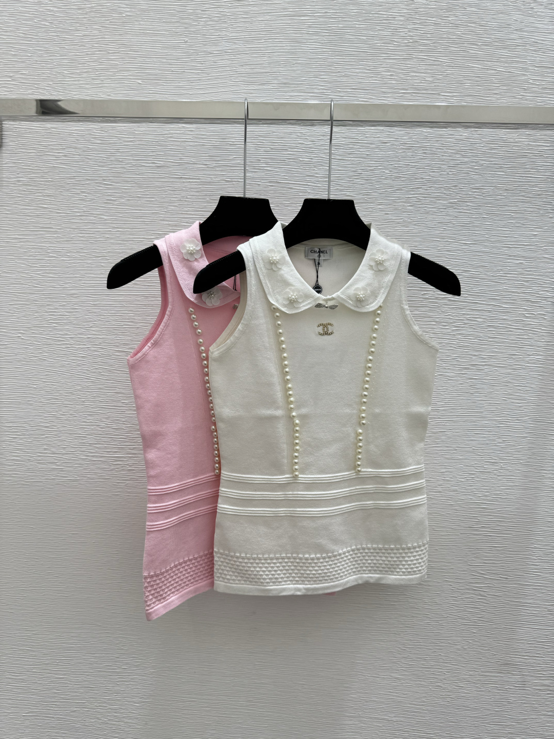 NO:761774,CH Home Early Spring New Solid Color Flower Beaded Lapel Knitted Vest Color White Pink Size 36.38.40,,19860909CH家 早春新款 纯色花朵钉珠翻领针织背心 颜色白色 粉色 尺码36.38.40,,,Women's clothing
