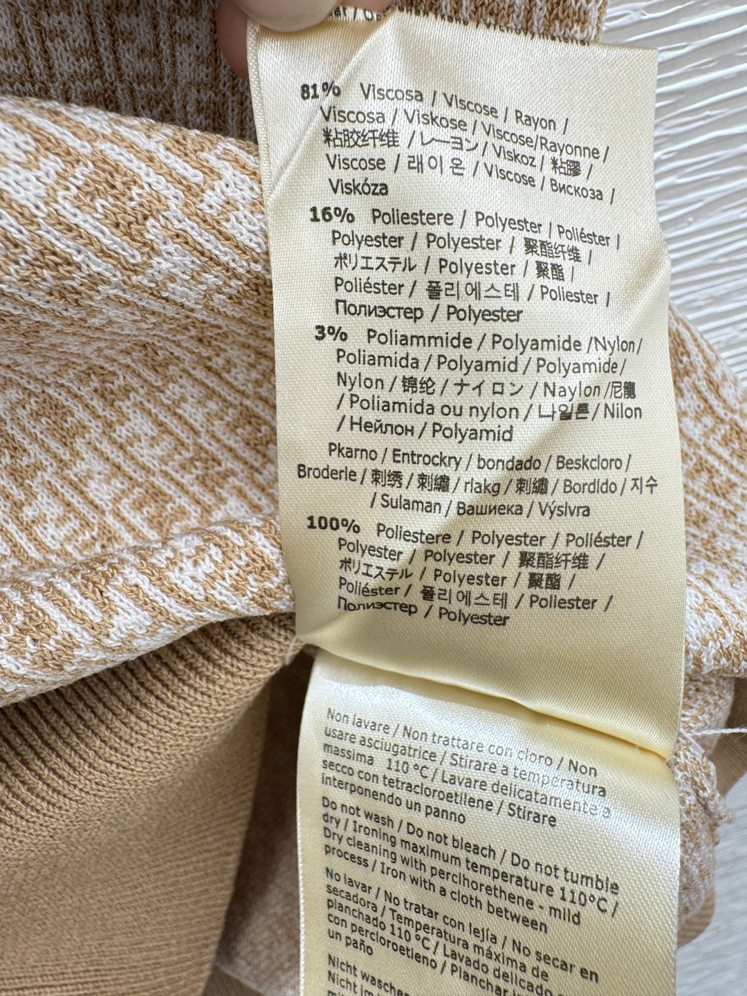 🆕F家🆕 早春新款 撞色老花字母圆领针织短袖颜色：卡其 粉色 灰色尺码：36.38.40