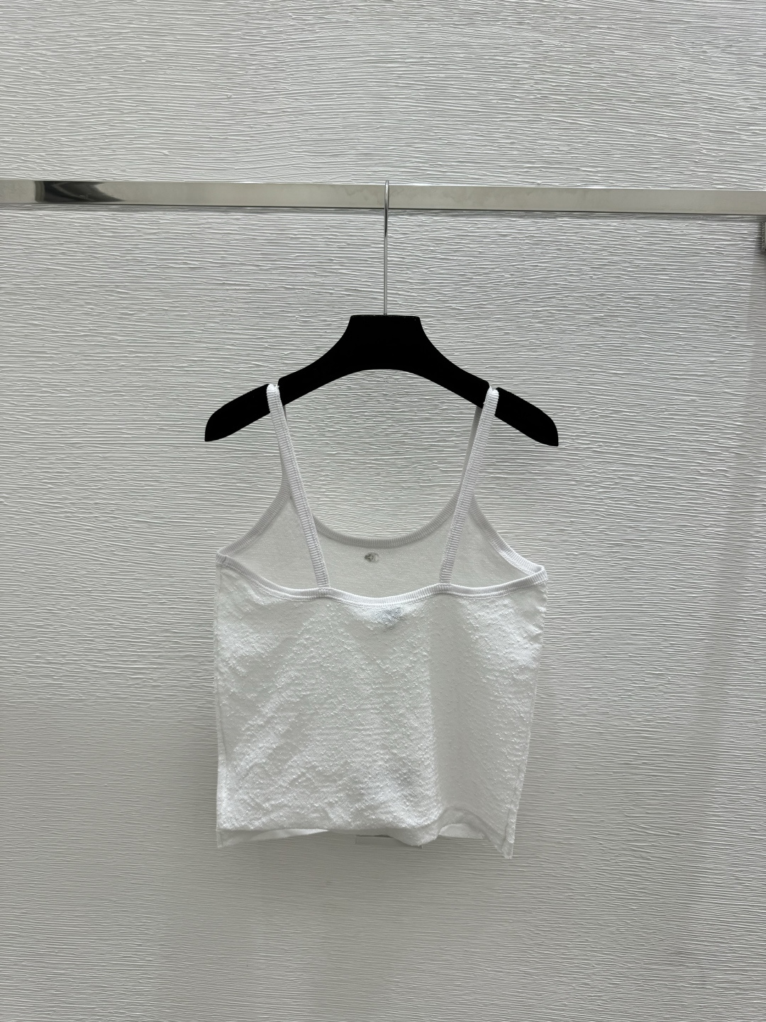 🆕CH家🆕 早春新款 纯色简约针织吊带颜色：白色 黑色尺码：36.38.40