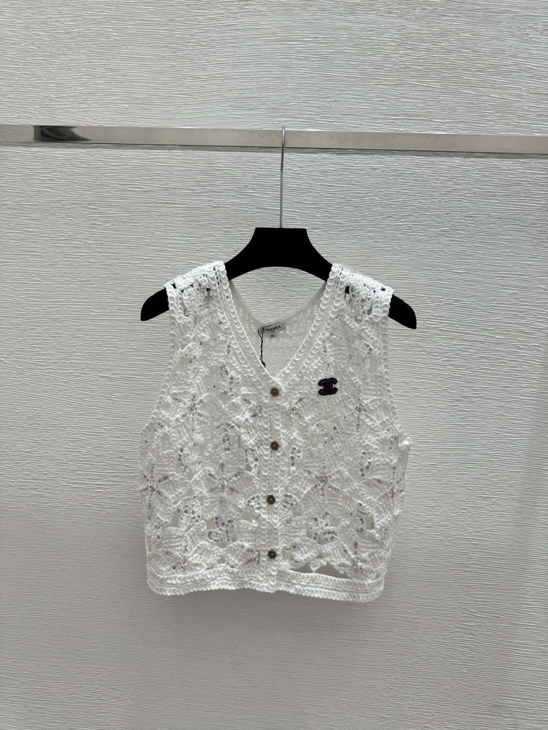 🆕CH家🆕 早春新款 纯色简约镂空V领针织背心开衫颜色：白色 卡其尺码：36.38.40
