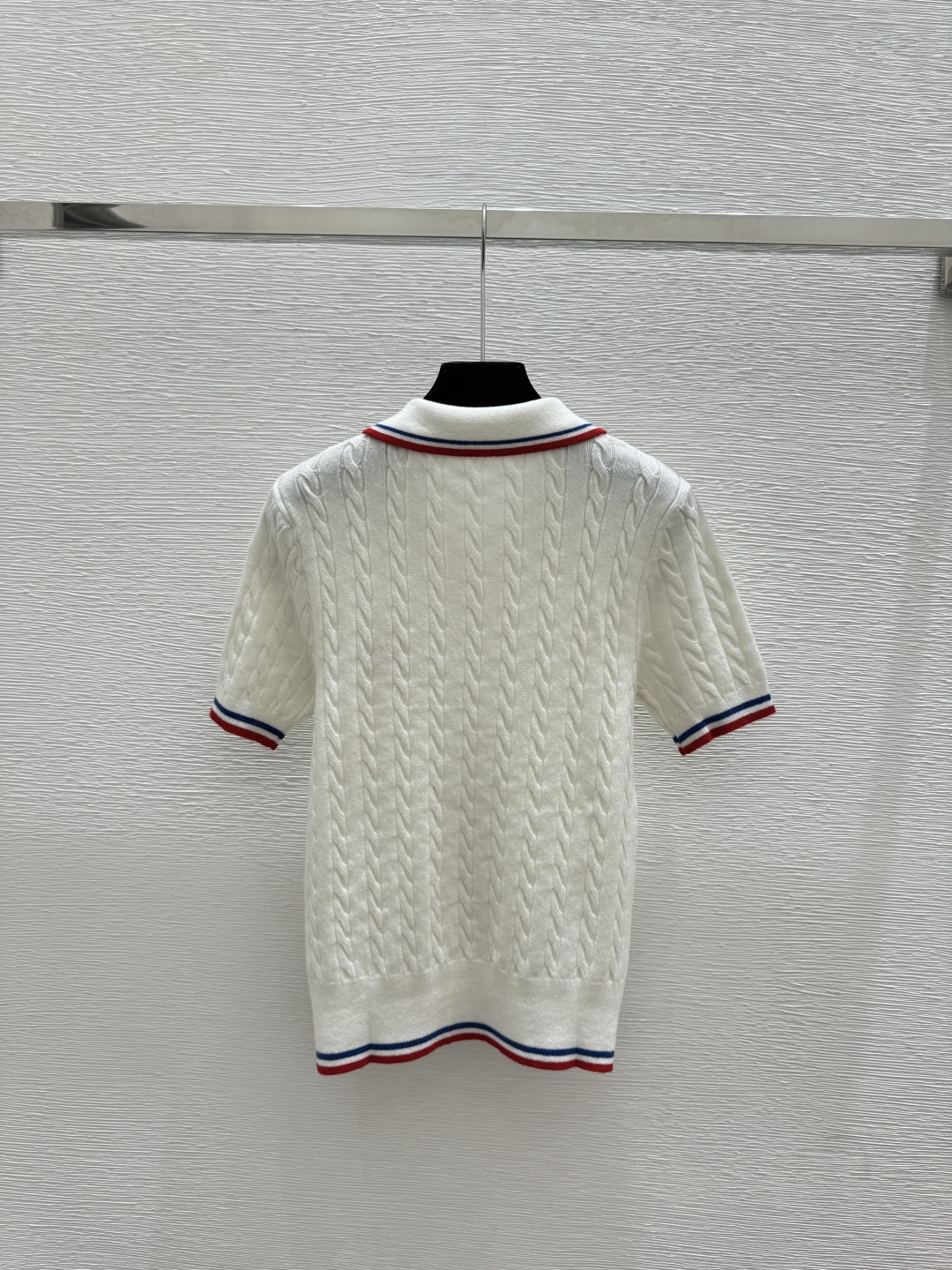 🆕LO家🆕 早春新款 撞色翻领简约针织短袖颜色：白色 尺码：36.38.40