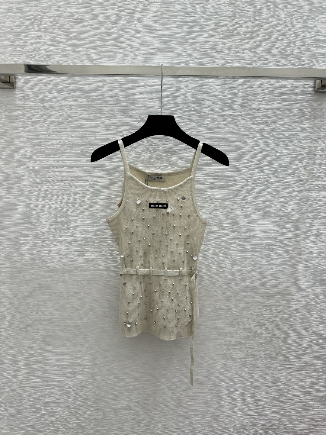 🆕M家🆕 早春新款 纯色金银线钉珠珠片针织吊带颜色：杏色 黑色尺码：36.38.40