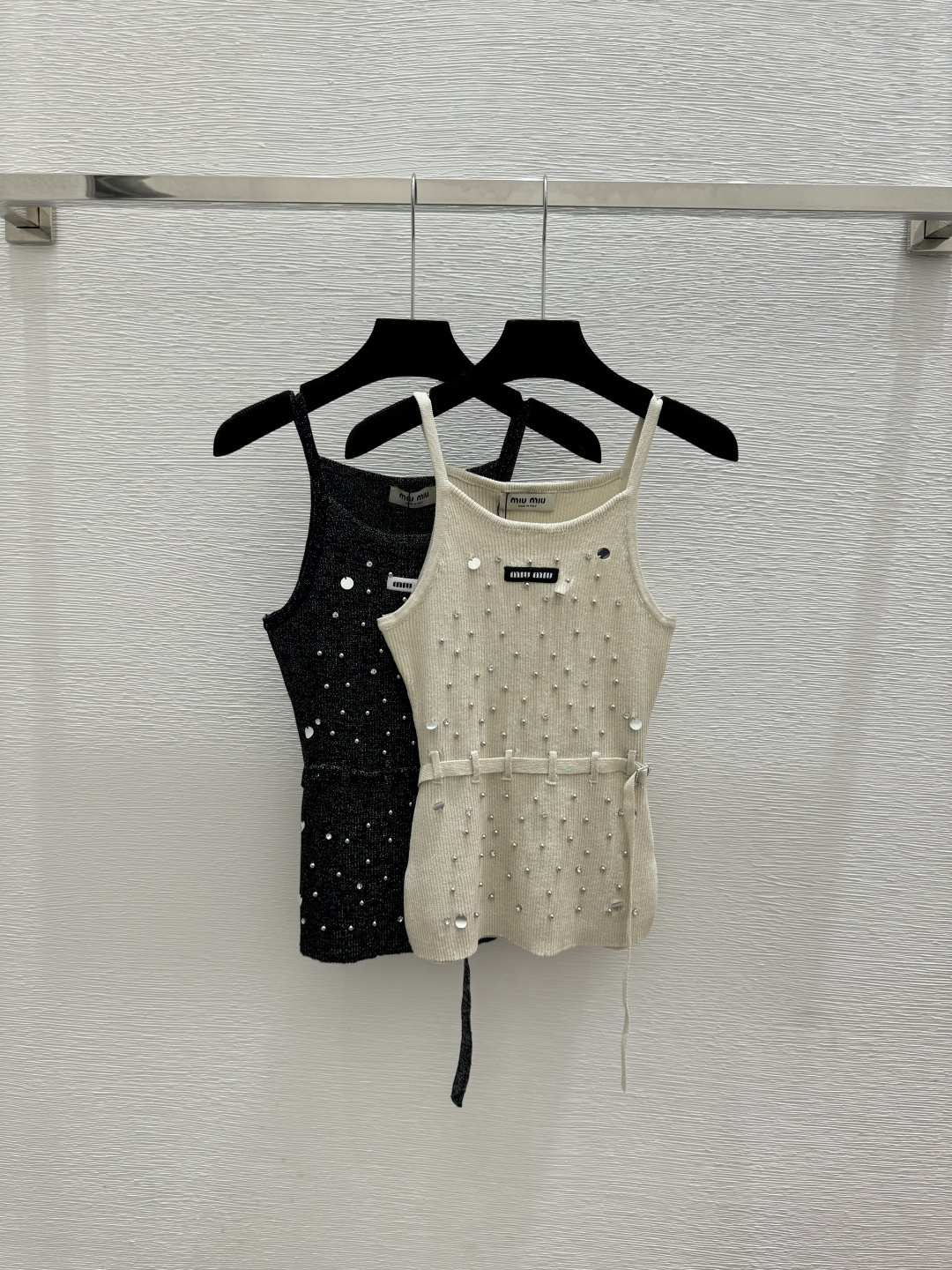 NO:762576,M family early spring new style solid color gold and silver thread beaded beaded knitted sling color apricot black size 36.38.40,,19860909M家 早春新款 纯色金银线钉珠珠片针织吊带 颜色杏色 黑色 尺码36.38.40,,,Women's clothing