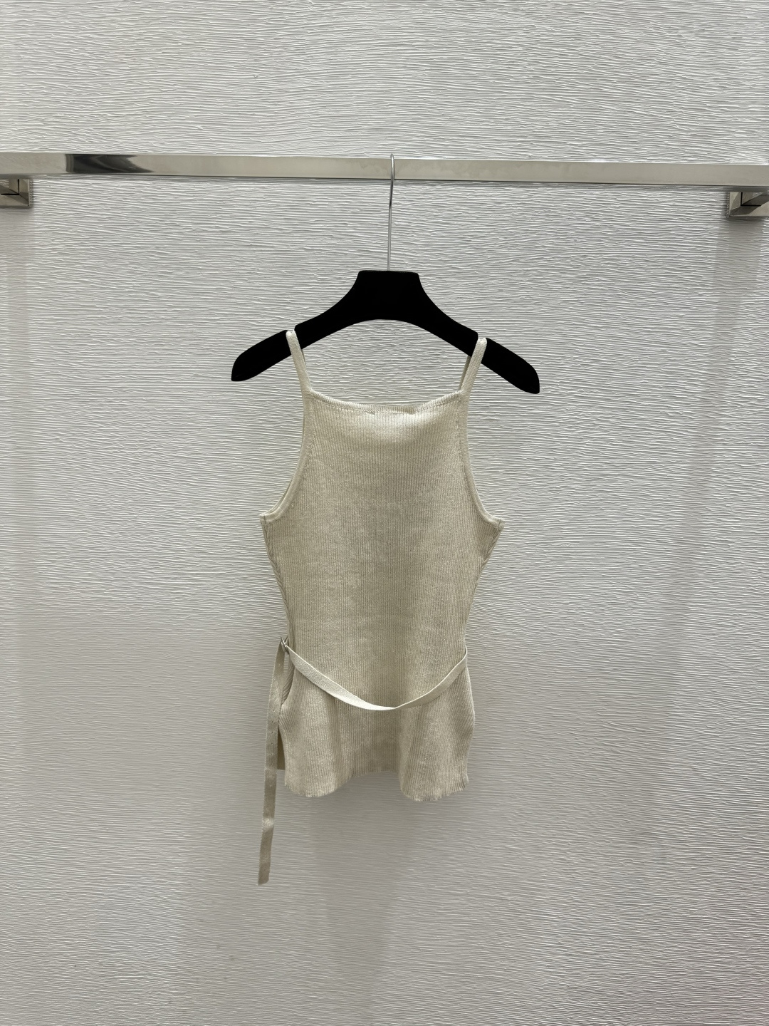 🆕M家🆕 早春新款 纯色金银线钉珠珠片针织吊带颜色：杏色 黑色尺码：36.38.40
