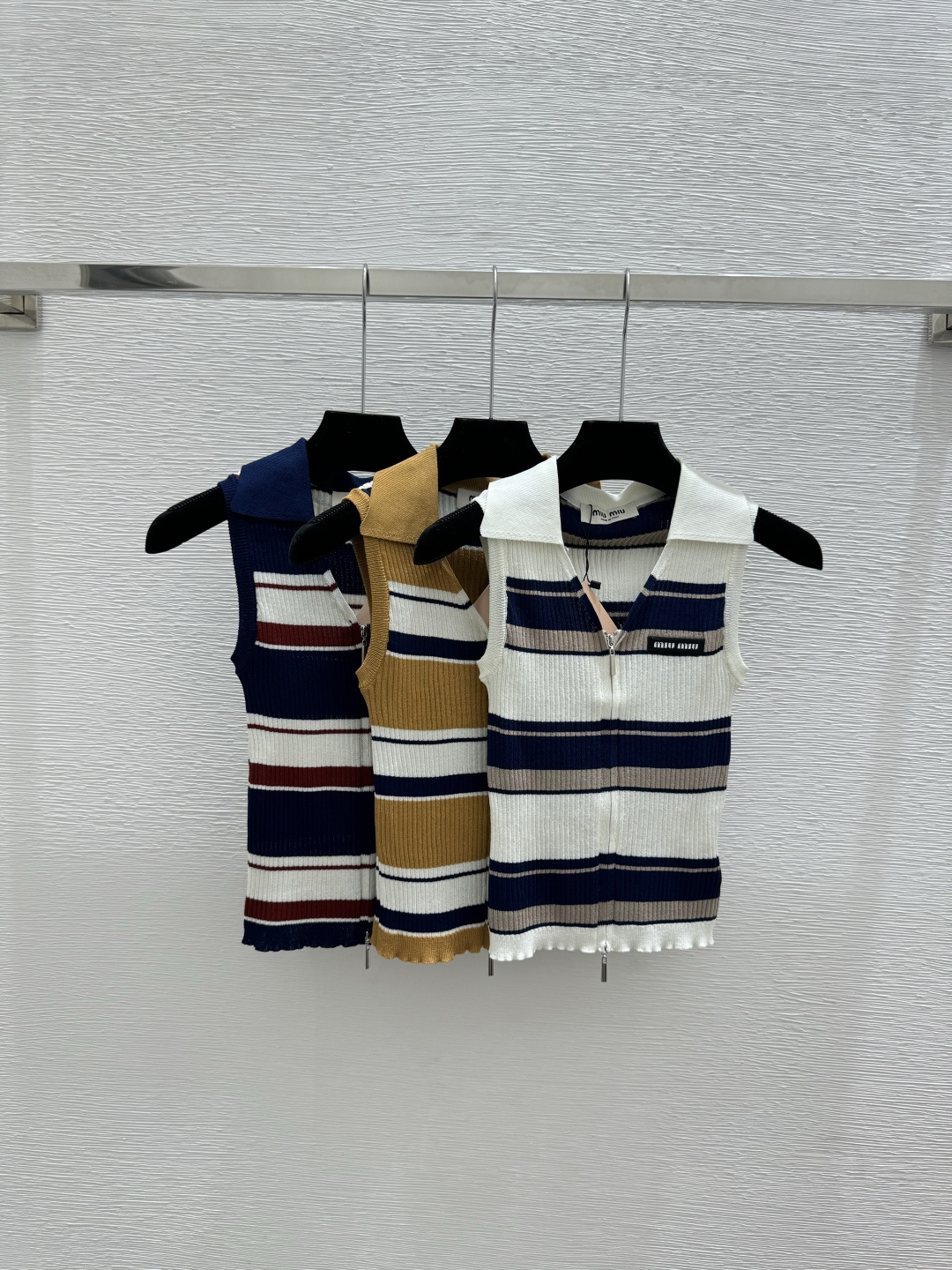 NO:762570,M's new early spring style contrast striped lapel knitted vest cardigan color white khaki royal blue size 36.38.40,,19860909M家 早春新款 撞色条纹翻领针织背心开衫 颜色白色 卡其 宝蓝 尺码36.38.40,,,Women's clothing