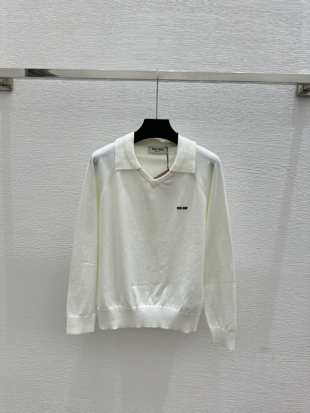 🆕M家🆕 早春新款 纯色翻领简约针织长袖颜色：白色 灰色 黑色尺码：36.38.40