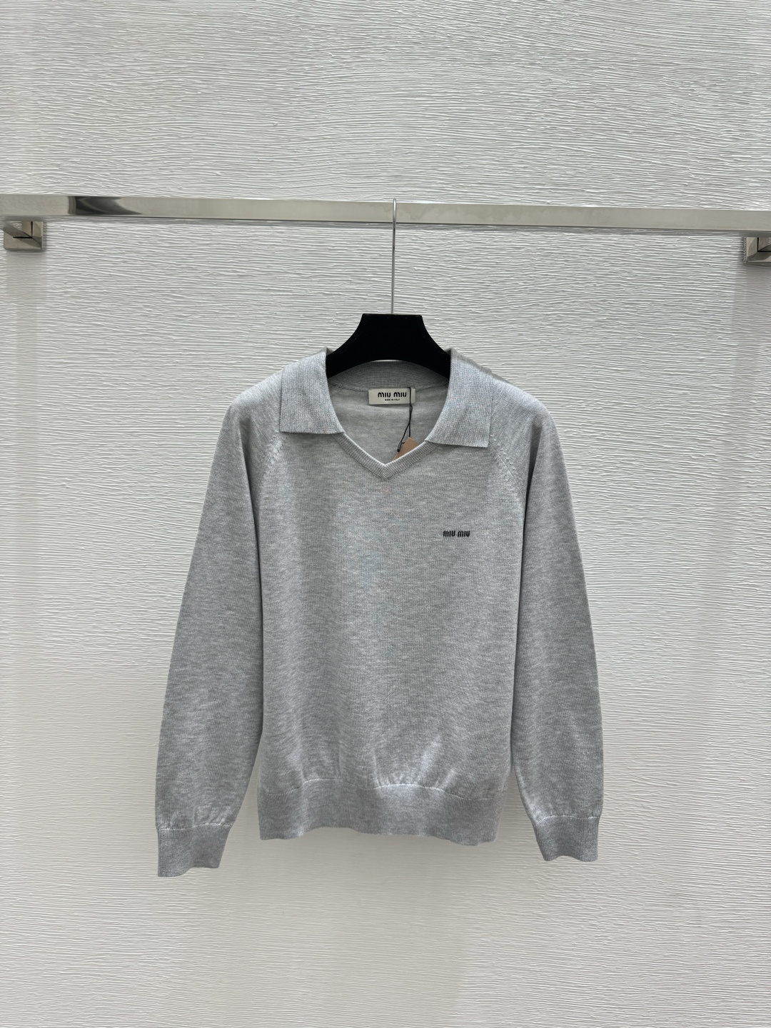 🆕M家🆕 早春新款 纯色翻领简约针织长袖颜色：白色 灰色 黑色尺码：36.38.40