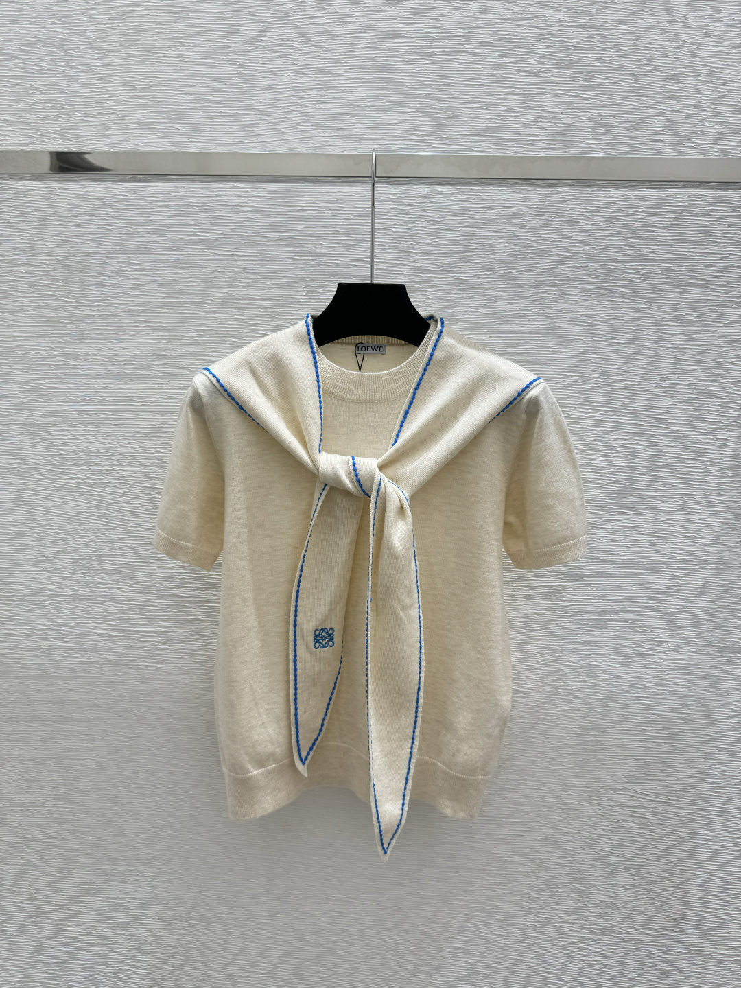 🆕LO家🆕 早春新款 撞色海军领针织短袖颜色：杏色 黑色尺码：36.38.40