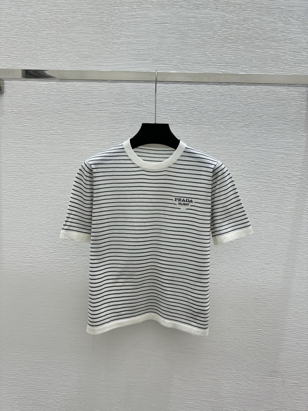 NO:762591,P Home Early Spring New Style Contrast Color Striped Round Neck Knitted Short Sleeves Color White Size 36.38.40, T-shirt,19860909P家 早春新款 撞色条纹圆领针织短袖 颜色白色 尺码36.38.40,,T-shirt,,Women's clothing