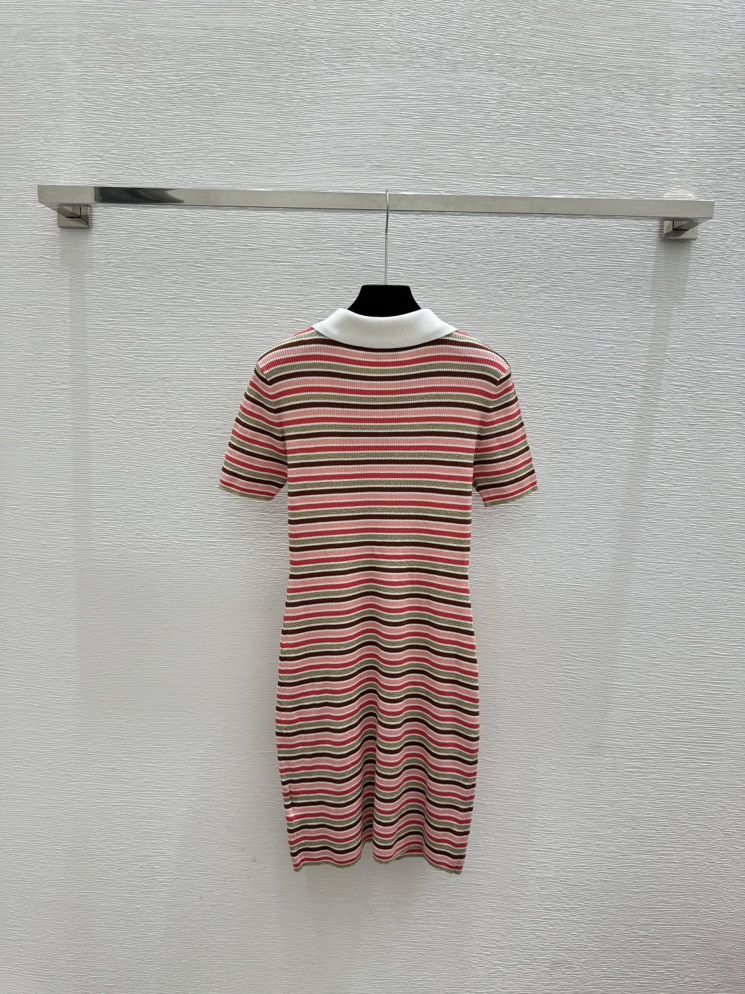 🆕CH家🆕 早春新款 撞色条纹翻领针织短袖裙颜色：红色尺码：36.38.40