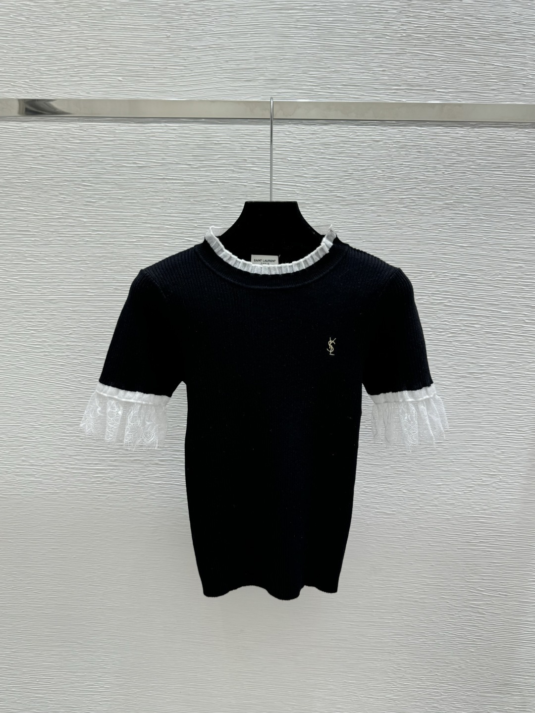 🆕Y家🆕 早春新款 撞色蕾丝花边圆领针织短袖颜色：黑色尺码：36.38.40