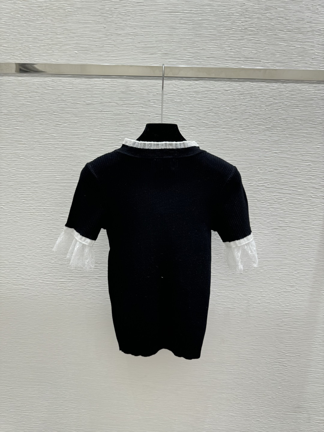 🆕Y家🆕 早春新款 撞色蕾丝花边圆领针织短袖颜色：黑色尺码：36.38.40
