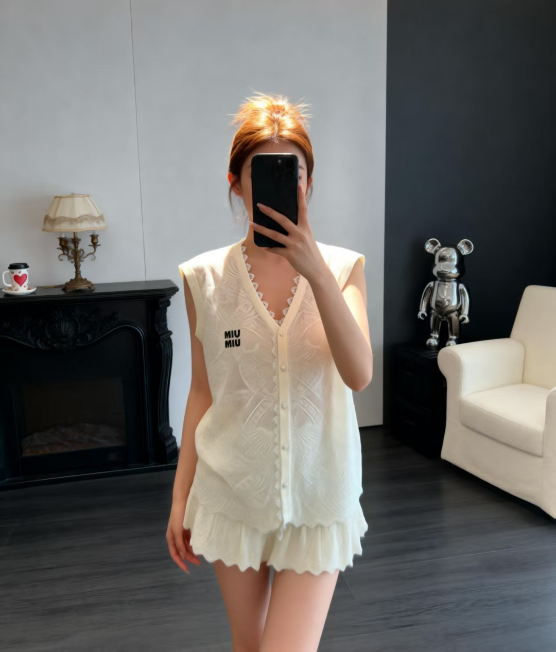 🆕M家🆕 早春新款 纯色花卉花边V领针织背心开衫颜色：白色 黑色尺码：36.38.40