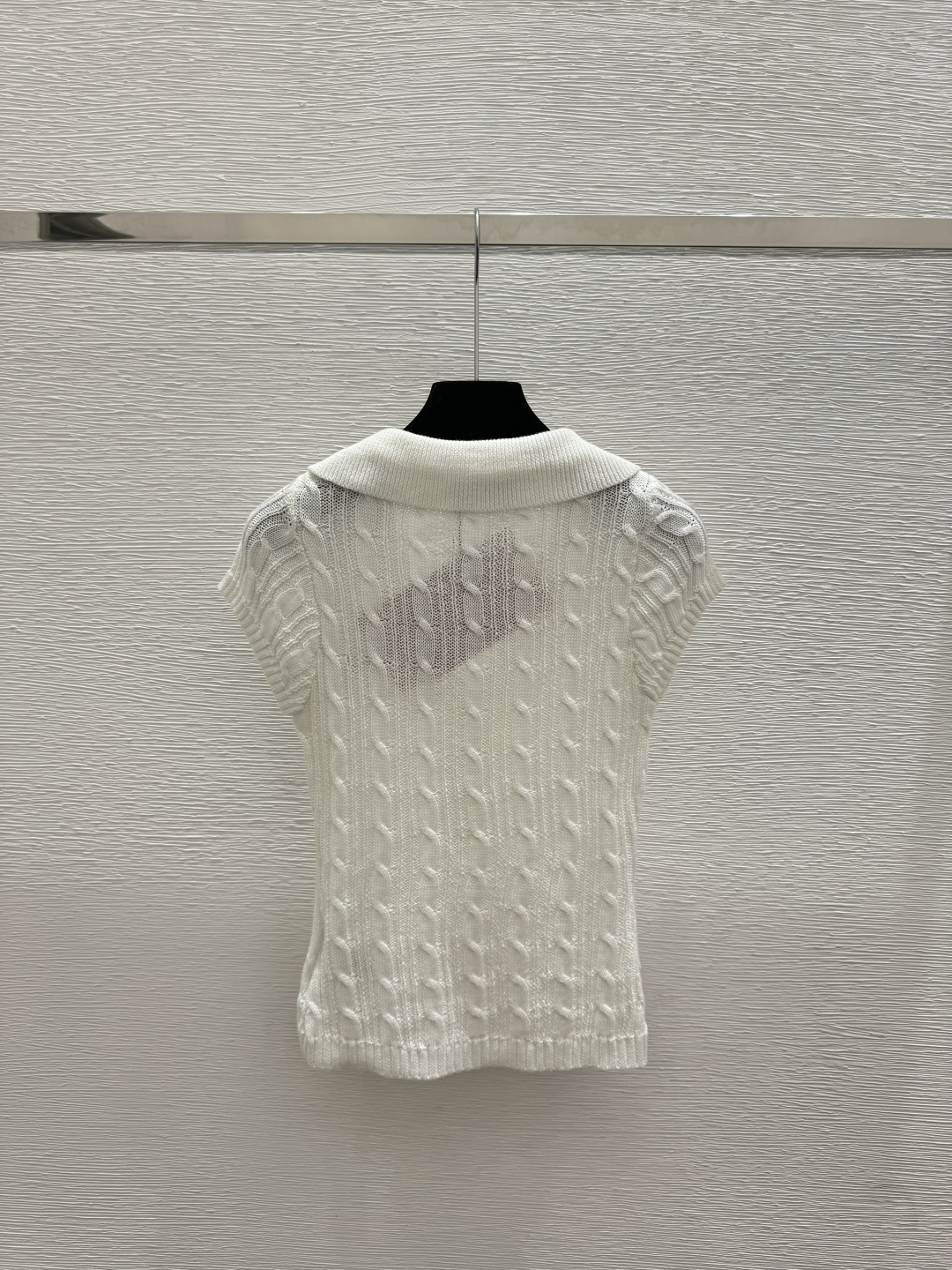🆕M家🆕 早春新款 纯色简约翻V领针织短袖颜色：白色 黄色尺码：36.38.40
