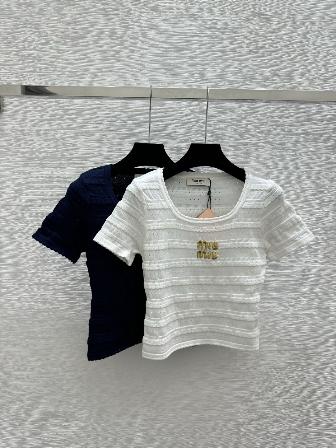 🆕M家🆕 早春新款 纯色简约镂空圆领针织短袖颜色：白色 宝蓝尺码：36.38.40