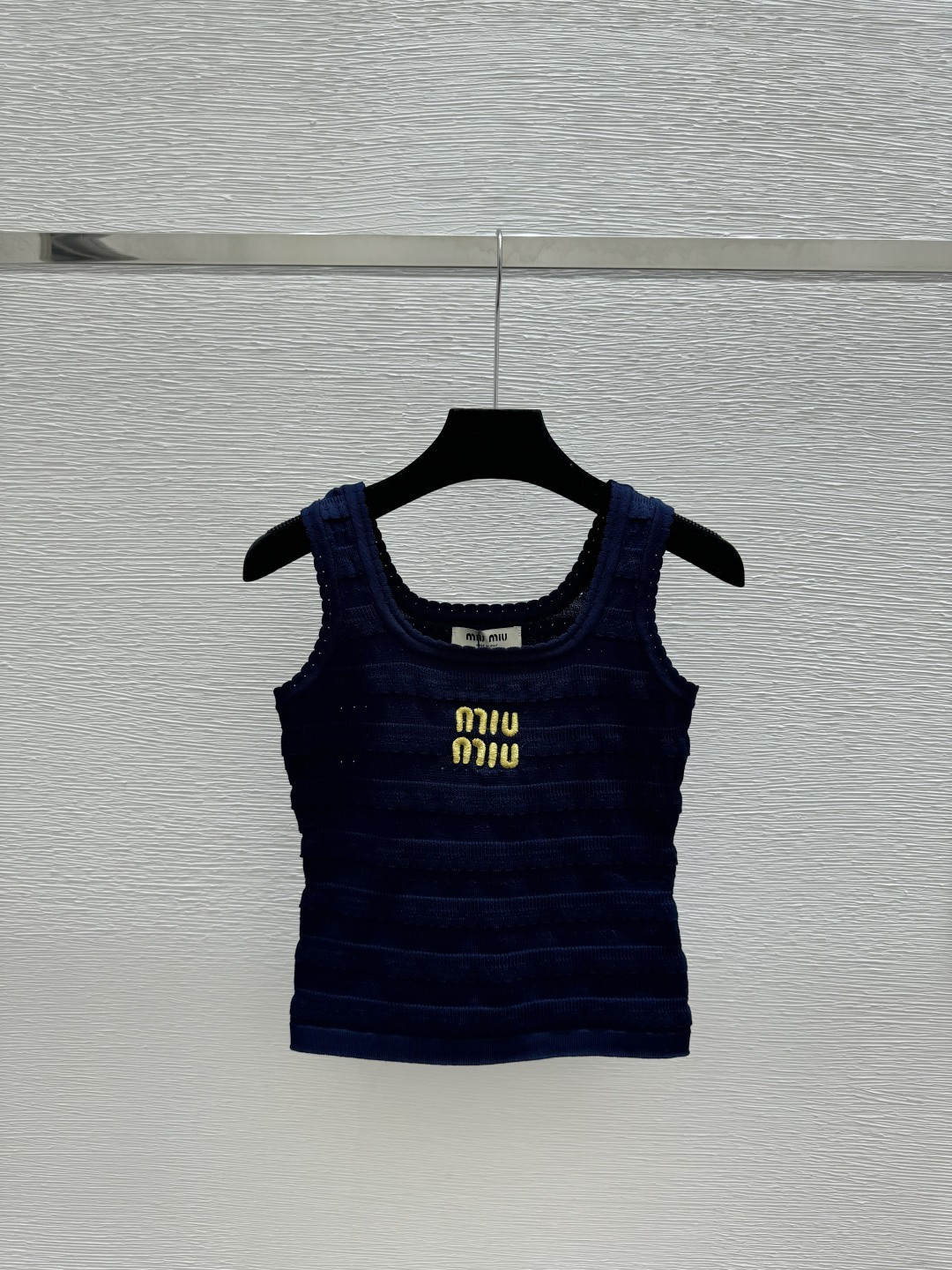 🆕M家🆕 早春新款 纯色简约镂空圆领针织背心颜色：宝蓝 白色尺码：36.38.40