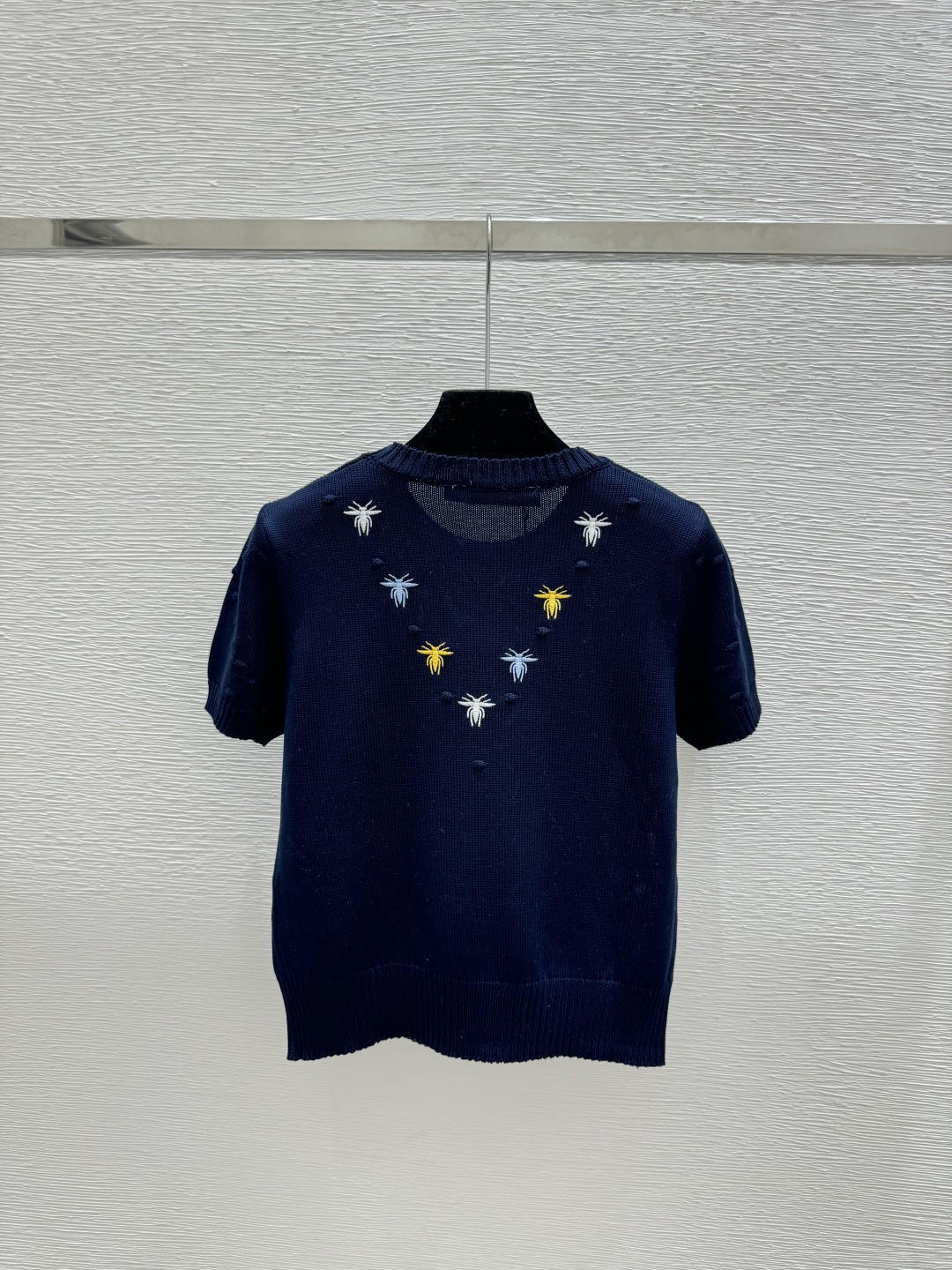 🆕D家🆕 早春新款 撞色小蜜蜂两个圆领针织短袖颜色：白色 宝蓝尺码：36.38.40