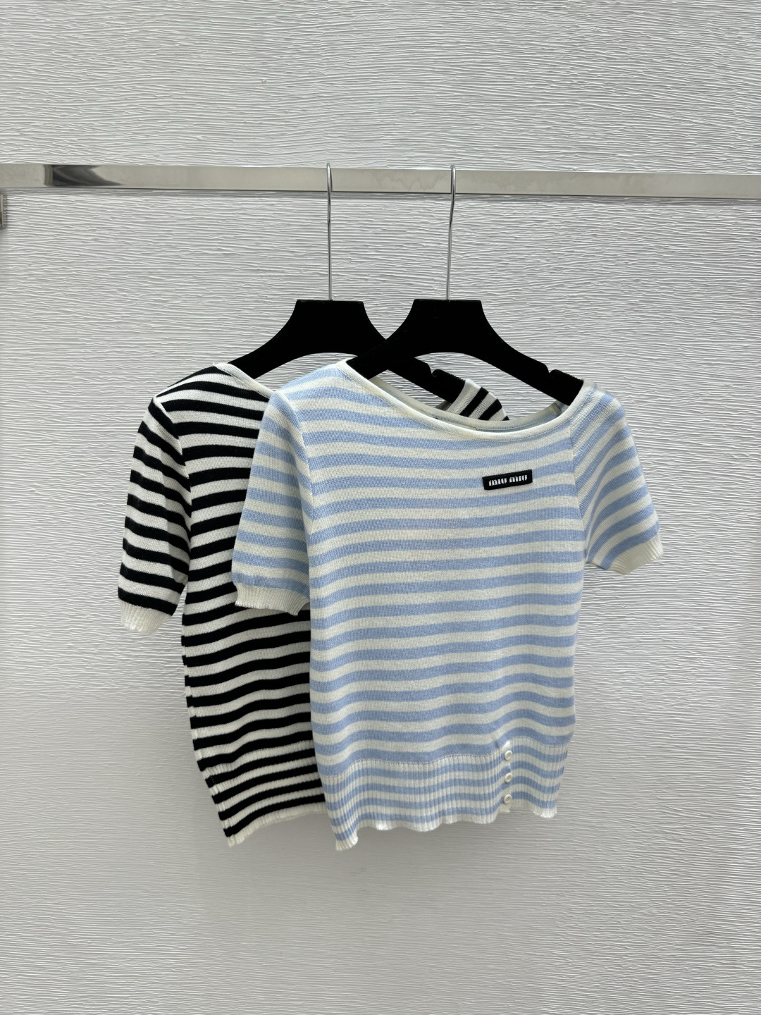 🆕M家🆕 早春新款 撞色条纹针织短袖颜色：蓝色 黑色尺码：36.38.40