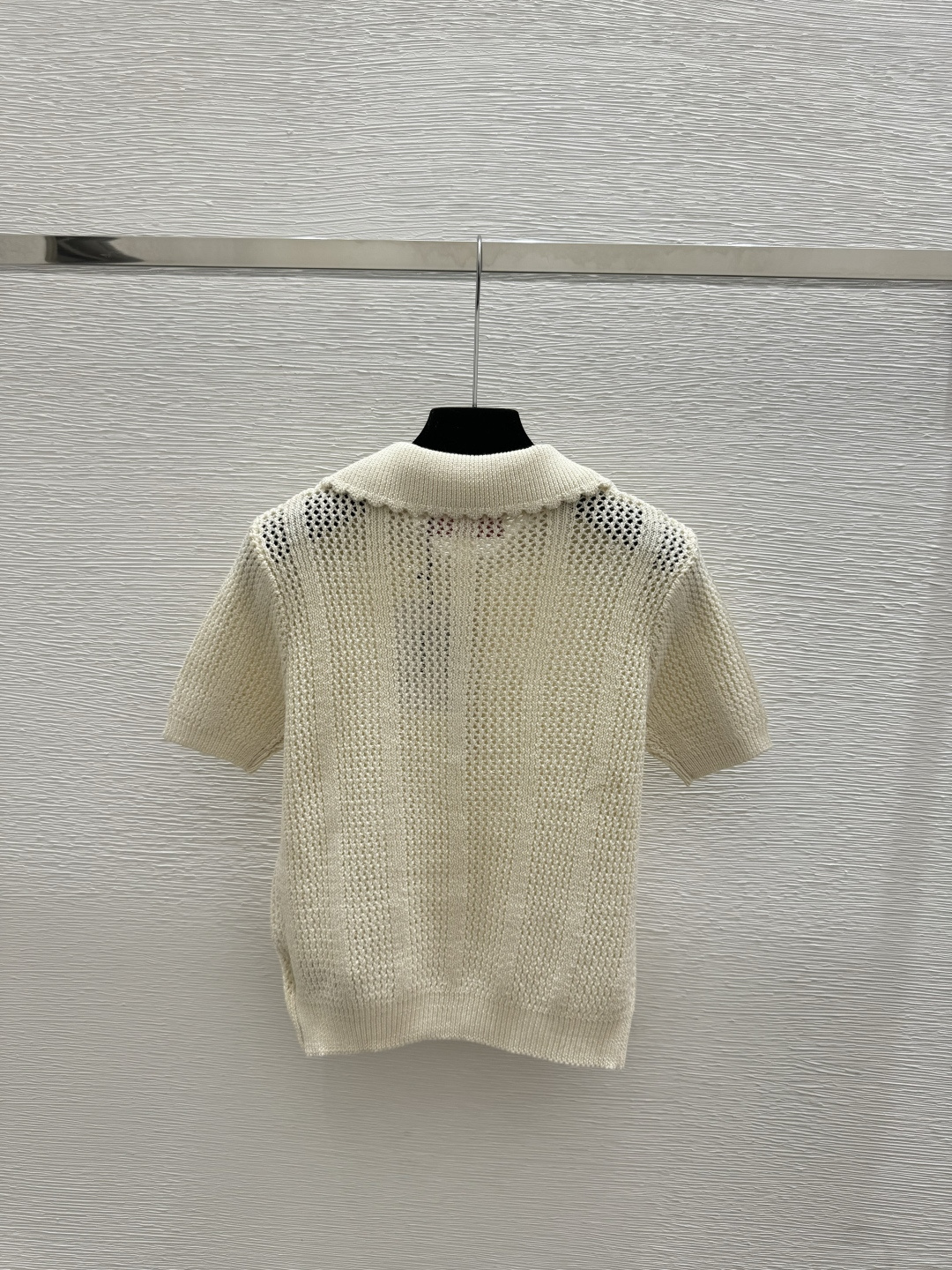 🆕VA家🆕 早春新款 纯色简约翻领镂空针织短袖颜色：杏色 宝蓝尺码：36.38.40