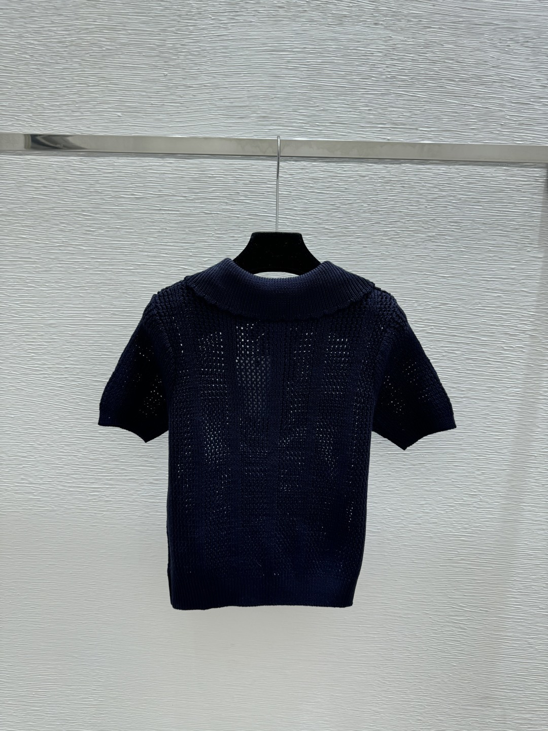 🆕VA家🆕 早春新款 纯色简约翻领镂空针织短袖颜色：杏色 宝蓝尺码：36.38.40