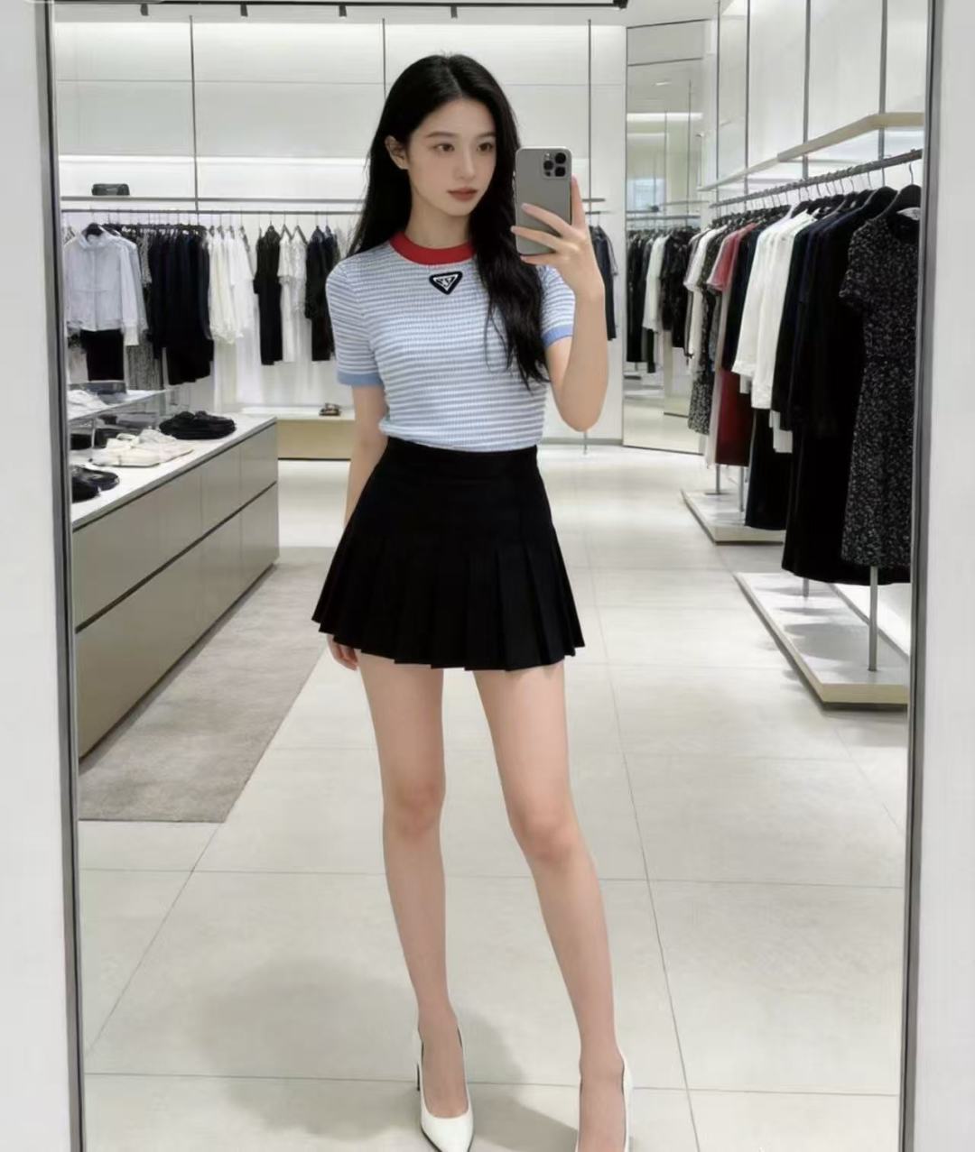 🆕P家🆕 早春新款 撞色条纹圆领针织短袖颜色：蓝色 黑色尺码：36.38.40