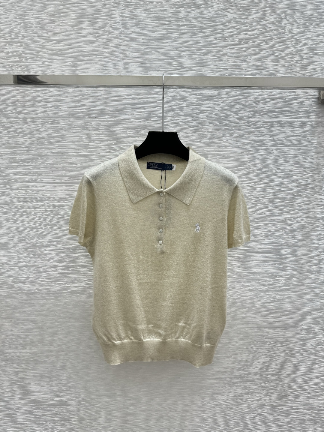 🆕PO家🆕 早春新款 纯色简约翻领针织短袖颜色：白色 杏色 灰色 黑色尺码：36.38.40
