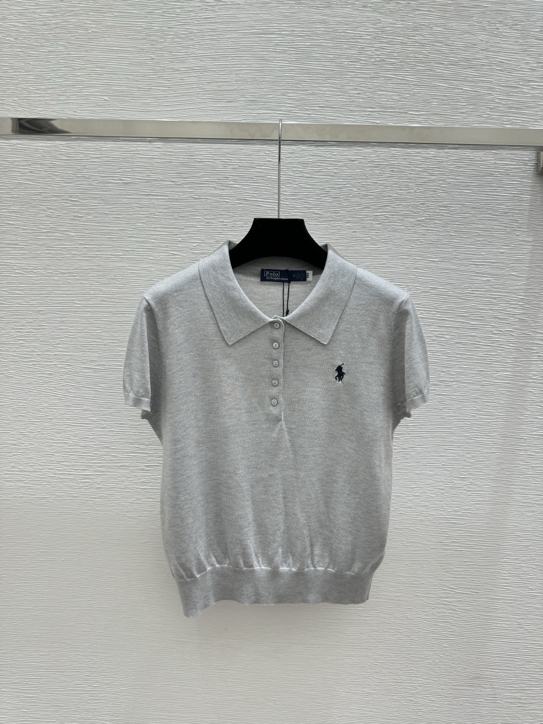 🆕PO家🆕 早春新款 纯色简约翻领针织短袖颜色：白色 杏色 灰色 黑色尺码：36.38.40