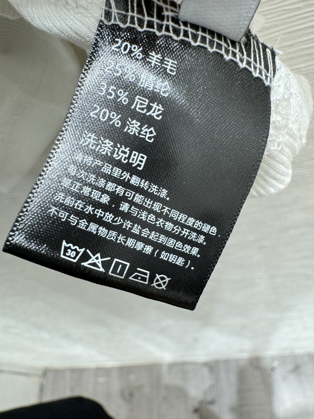 🆕VI家🆕 早春新款 纯色设计感针织背心颜色：白色 紫色 灰色 黑色尺码：36.38.40