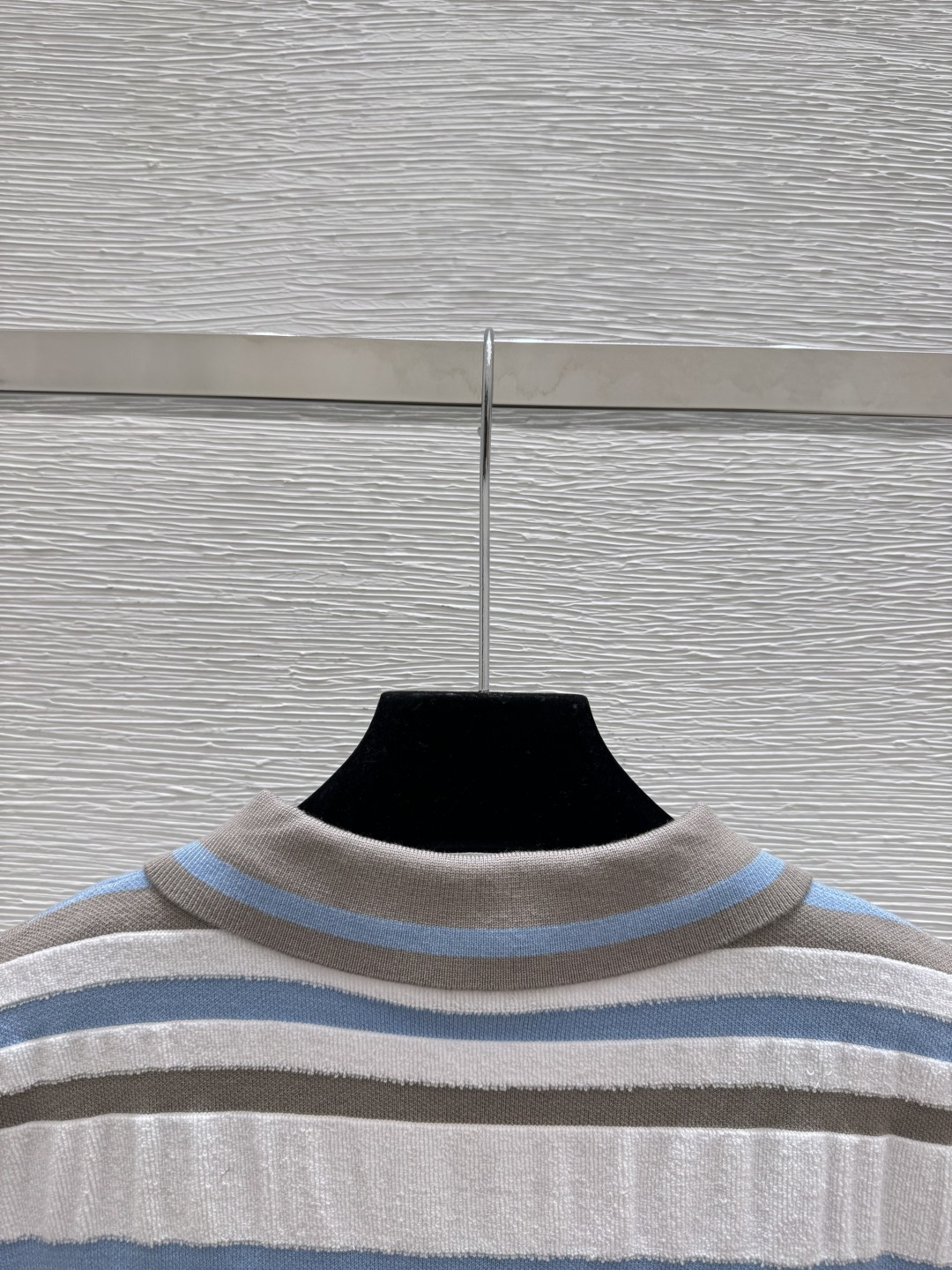 🆕F家🆕 早春新款 撞色条纹翻领针织背心颜色：灰色尺码：36.38.40