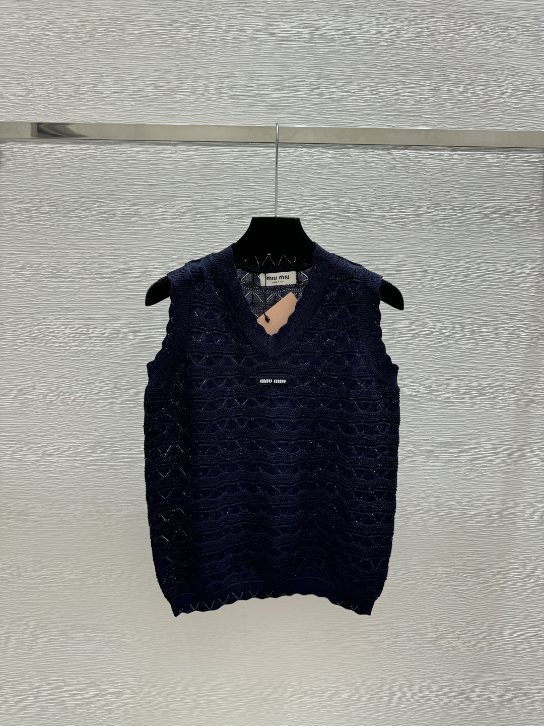 🆕M家🆕 早春新款 纯色简约镂空V领针织背心颜色：白色 宝蓝 黑色尺码：36.38.40