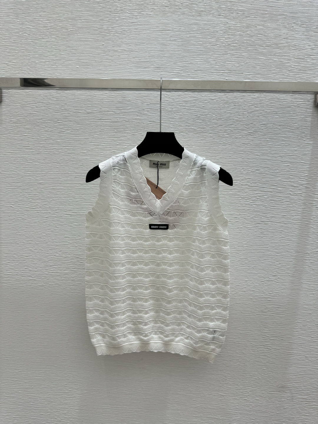 🆕M家🆕 早春新款 纯色简约镂空V领针织背心颜色：白色 宝蓝 黑色尺码：36.38.40