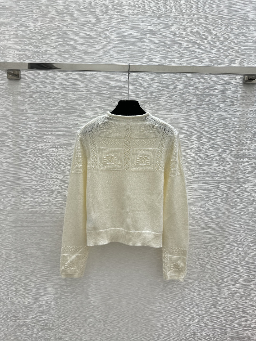 🆕D家🆕 早春新款 纯色菱格镂空圆领针织长袖开衫颜色：白色尺码：36.38.40