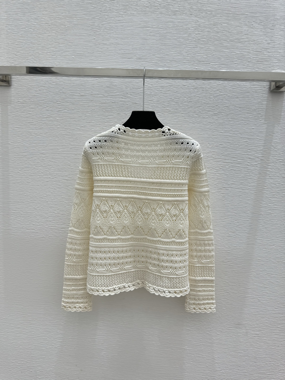 🆕CH家🆕 早春新款 纯色镂空简约V领针织长袖开衫颜色：杏色尺码：36.38.40