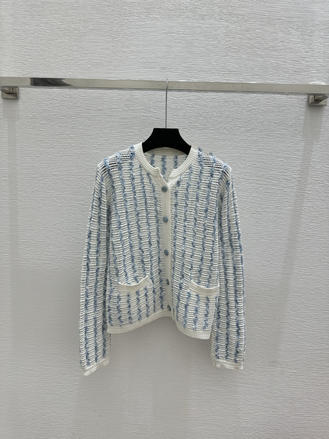 🆕CH家🆕 早春新款 撞色提花镂空圆领针织长袖开衫颜色：蓝色尺码：36.38.40