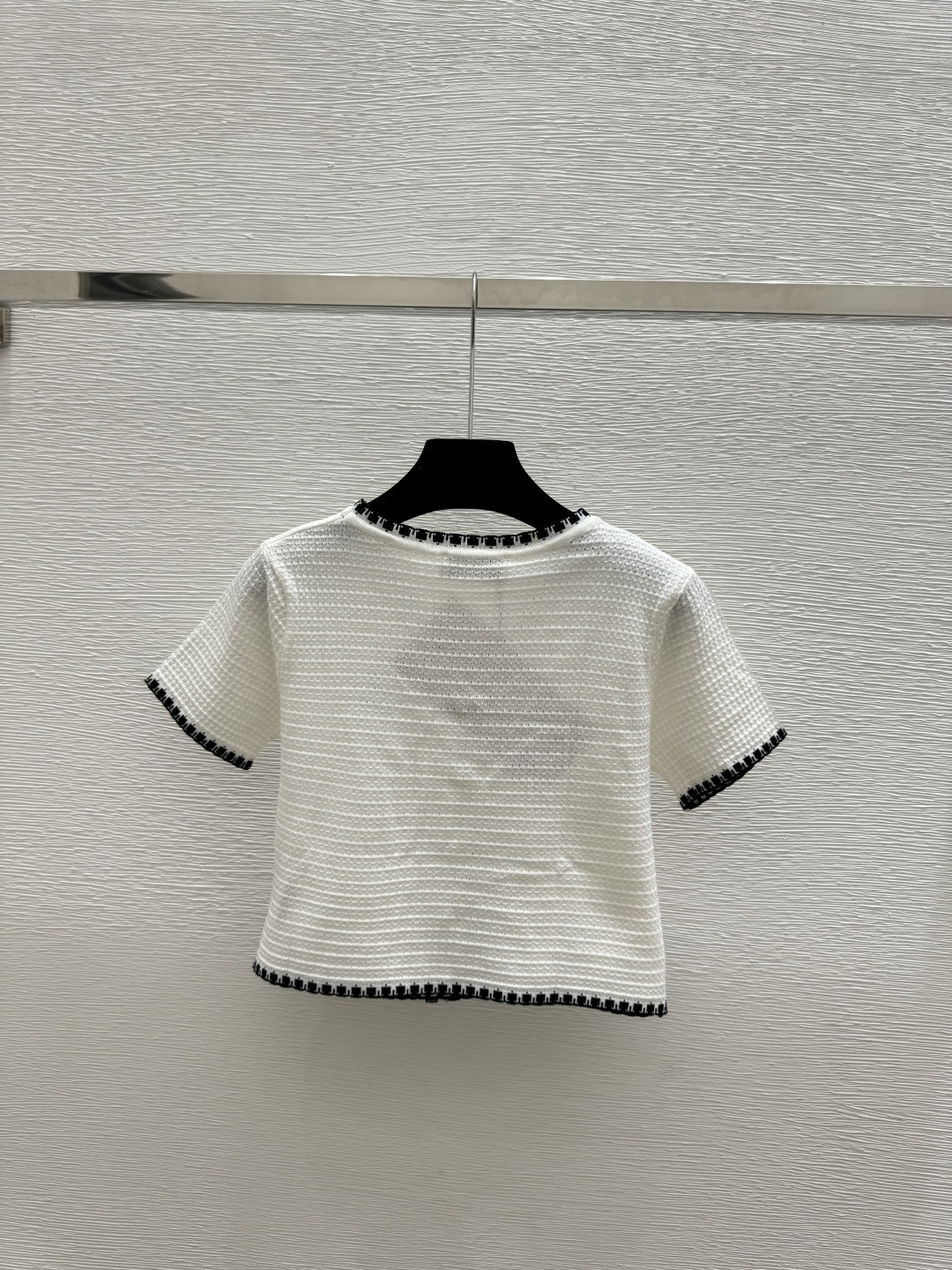 🆕M家🆕 早春新款 撞色V领针织短袖开衫颜色：白色 黑色尺码：36.38.40