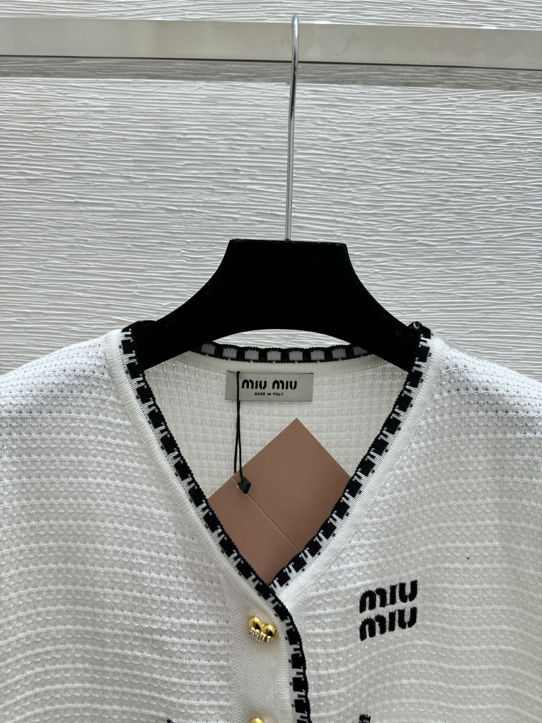 🆕M家🆕 早春新款 撞色V领针织短袖开衫颜色：白色 黑色尺码：36.38.40
