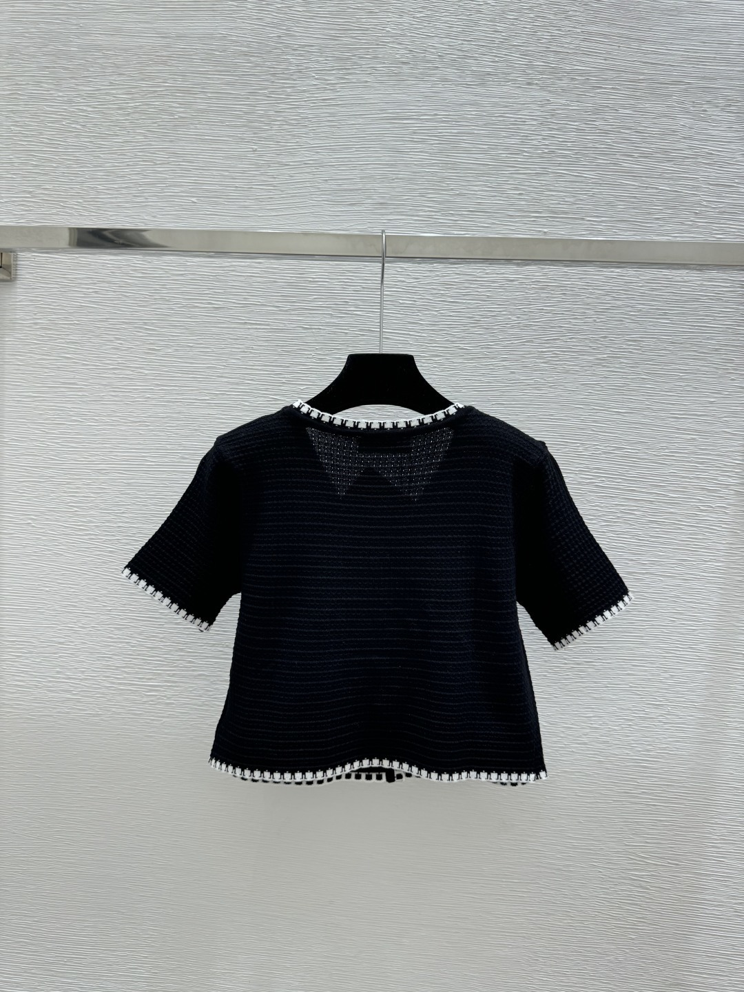 🆕M家🆕 早春新款 撞色V领针织短袖开衫颜色：白色 黑色尺码：36.38.40