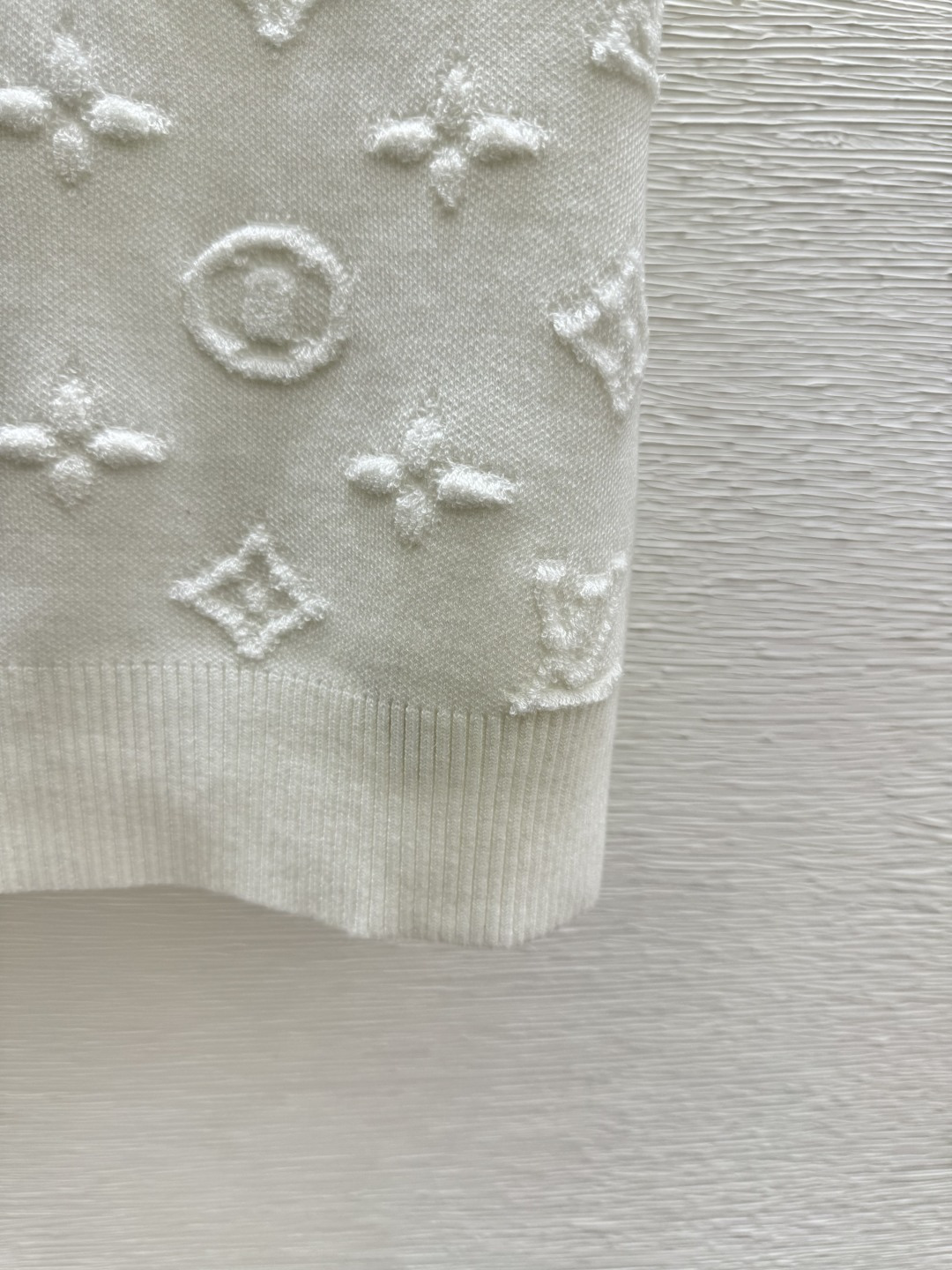 🆕L家🆕 早春新款 纯色老花字母提花圆领针织短袖颜色：白色 粉色 灰色尺码：36.38.40