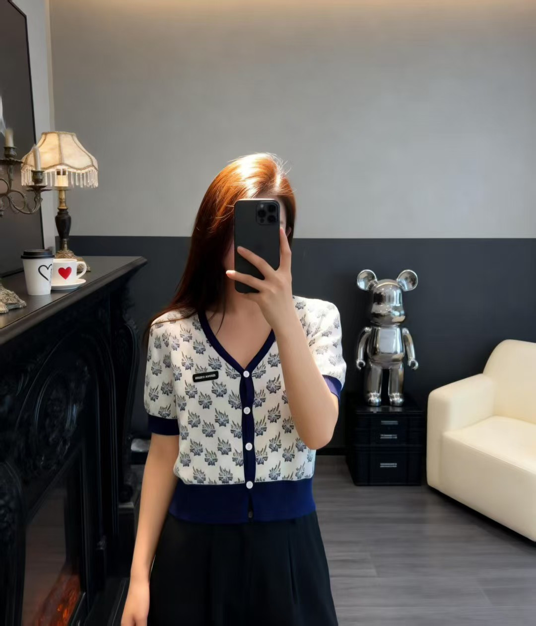 🆕M家🆕 早春新款 撞色花卉V领针织短袖开衫颜色：宝蓝尺码：36.38.40