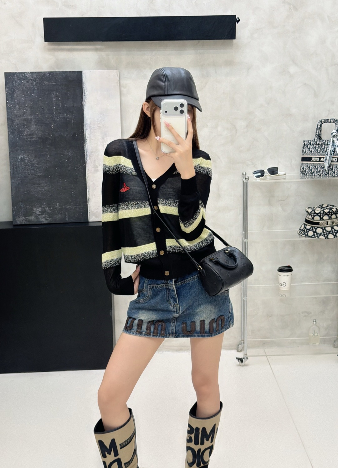 🆕VI家🆕 早春新款 撞色条纹V领针织长袖开衫颜色：白色 粉色 黑色尺码：36.38.40